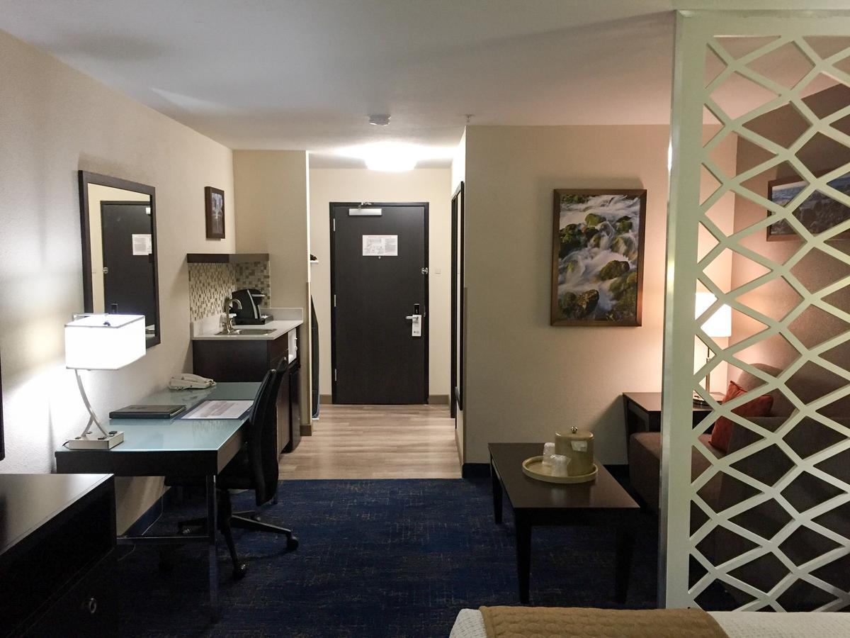 Best Western Plus Portland Airport Hotel & Suites Exterior photo